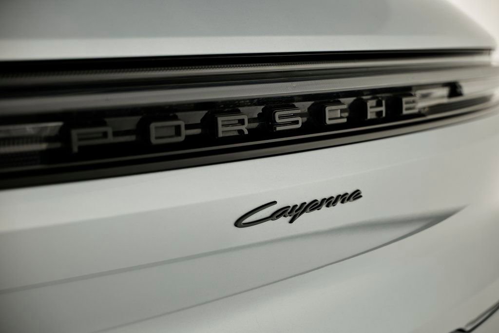 Certified 2025 Porsche Cayenne AWD/4WD image 15