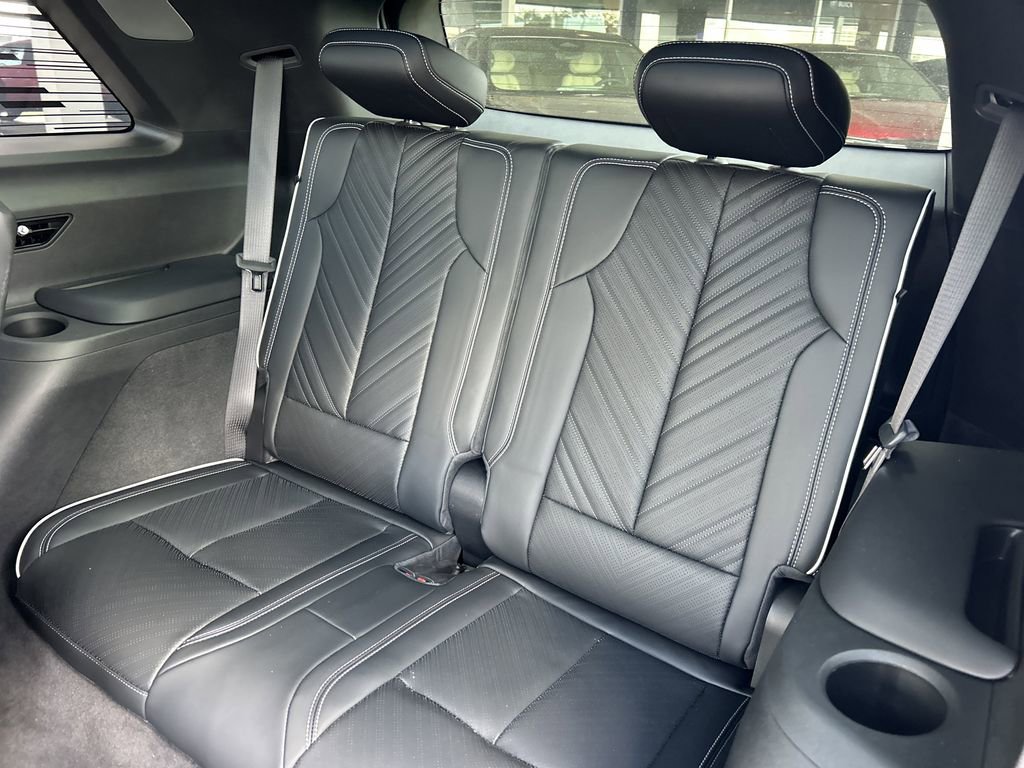 New 2026 Cadillac Vistiq Platinum image 18