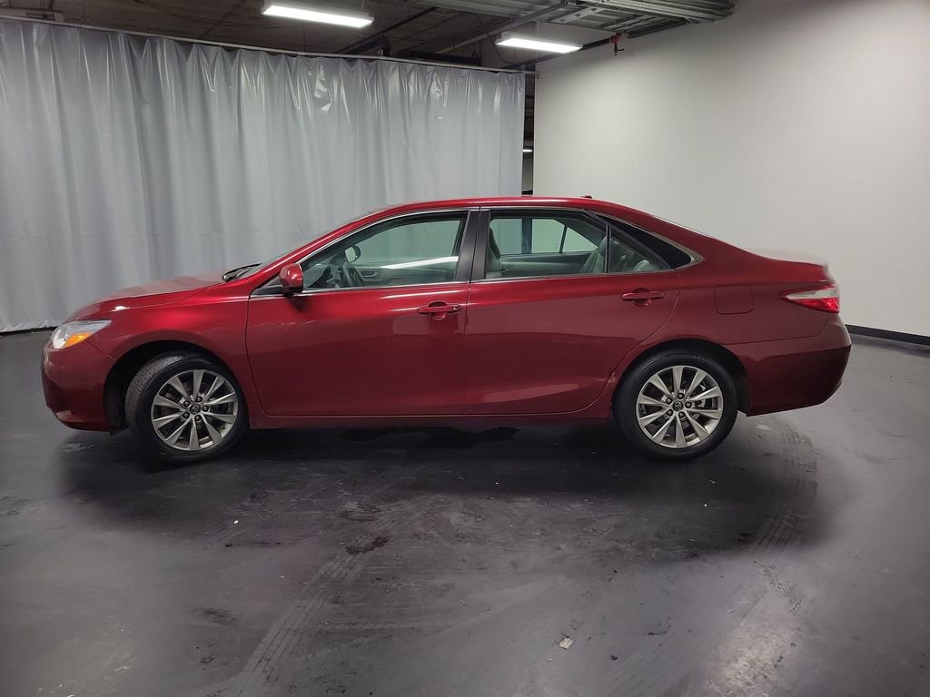 Used 2017 Toyota Camry XLE FWD image 5