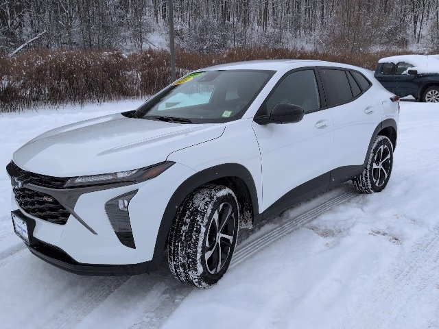 Used 2024 Chevrolet Trax RS w/ Driver Confidence Package image 1