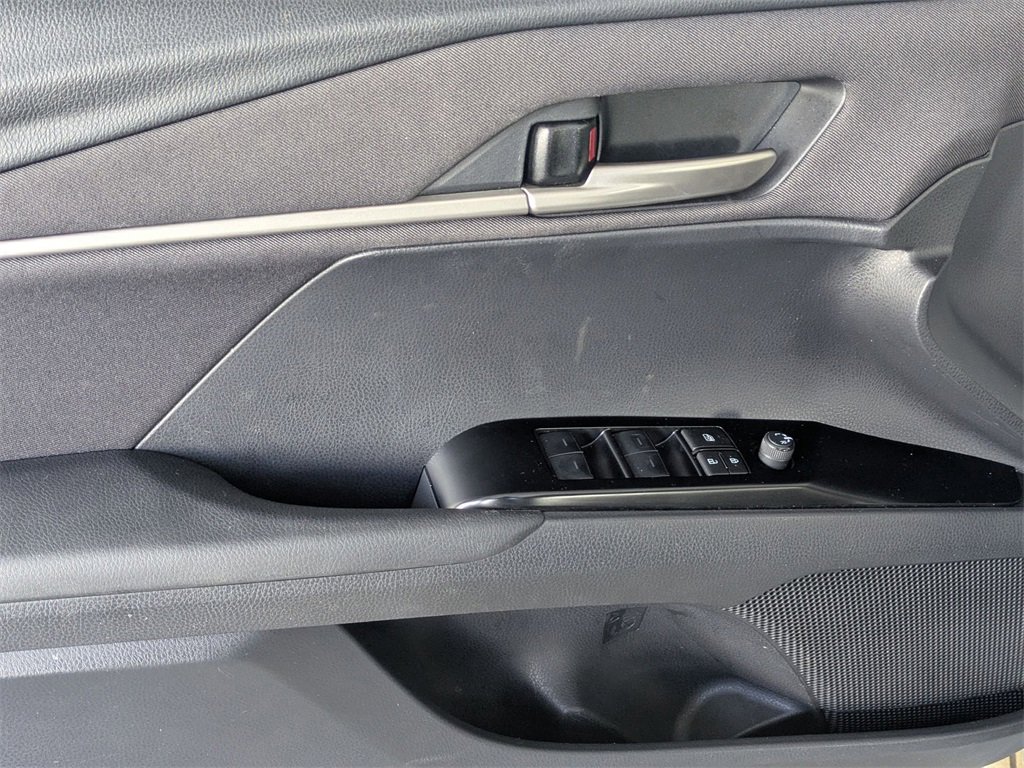 Used 2025 Toyota Camry LE image 21