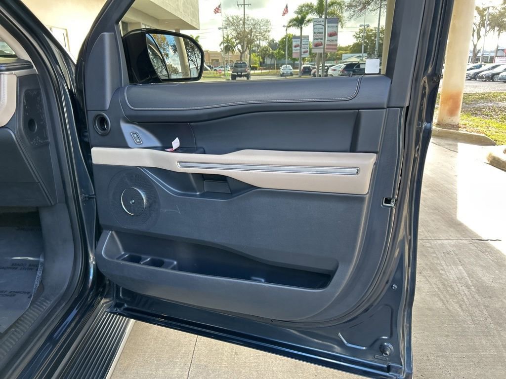 Used 2023 Ford Expedition Max Limited image 24