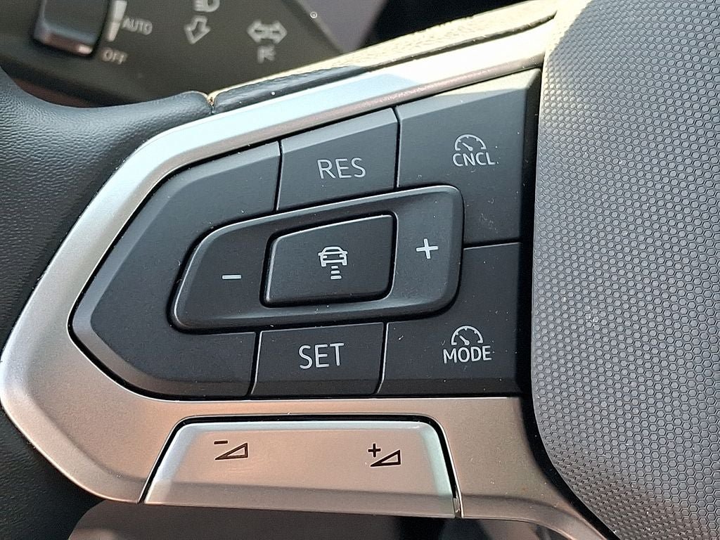 Used 2026 Volkswagen Tiguan SE w/ Panoramic Sunroof Package AWD/4WD image 21