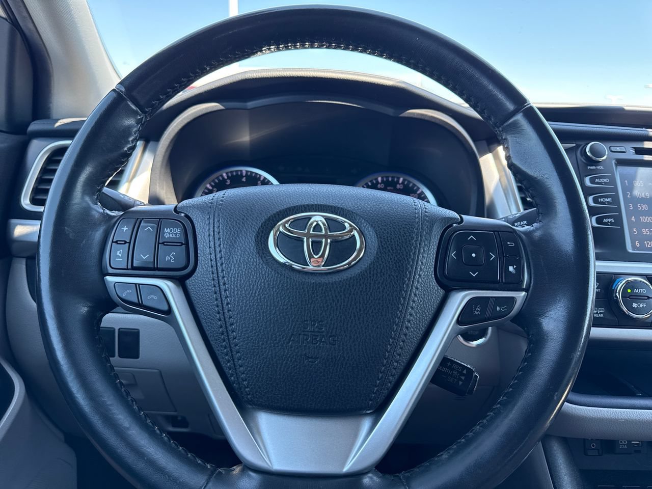 Used 2019 Toyota Highlander XLE FWD image 20