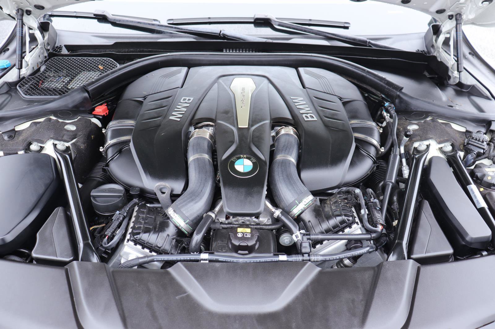 Used 2016 BMW 750i image 36