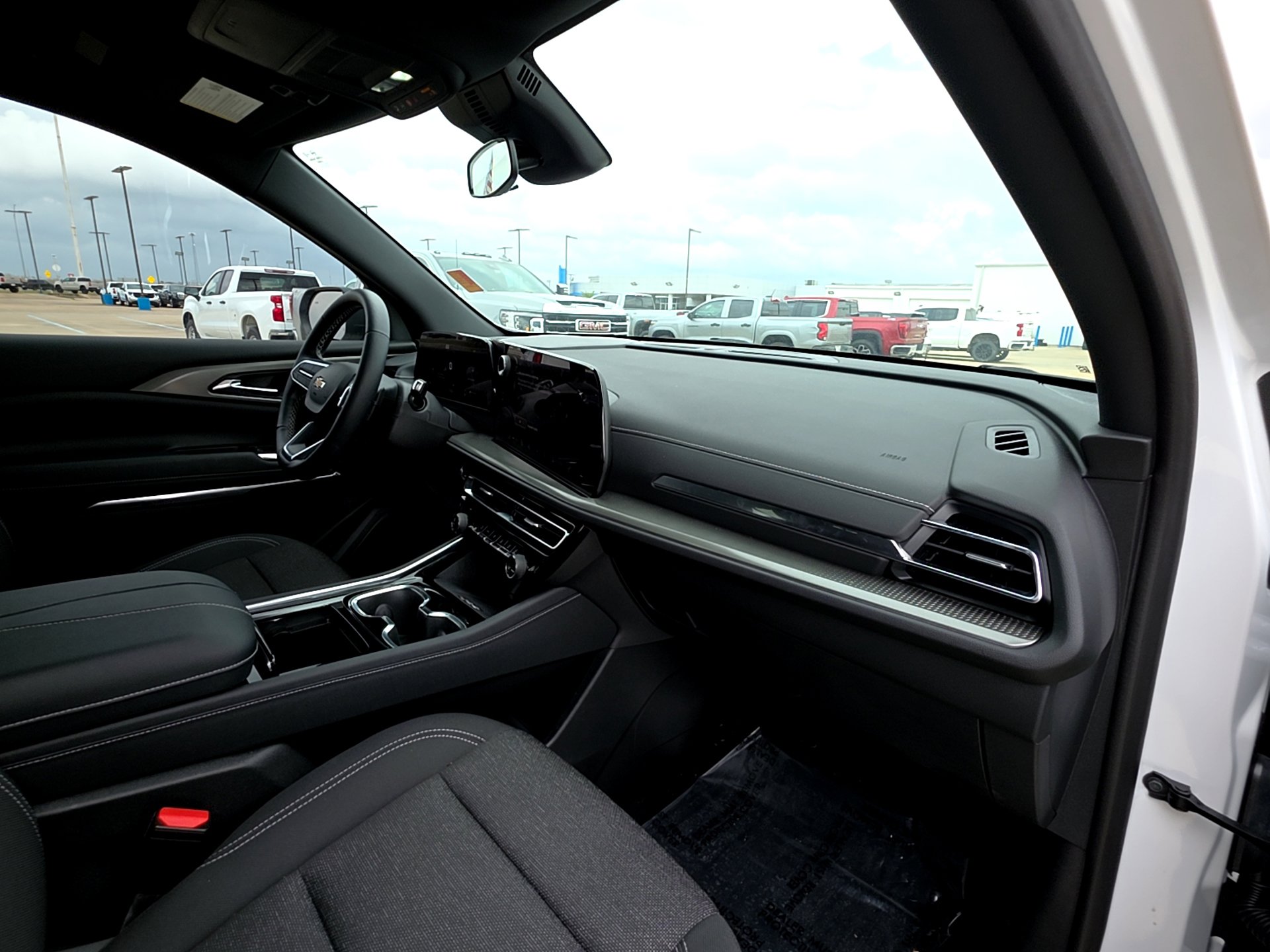 Used 2024 Chevrolet Traverse LT image 16