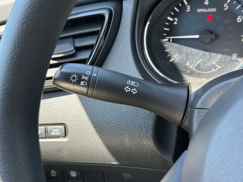 Used 2020 Nissan Rogue Sport SV AWD/4WD image 22