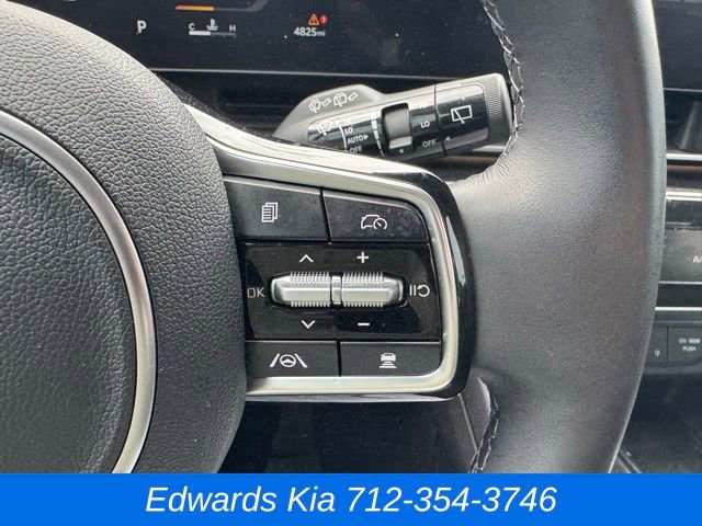 Used 2025 Kia Carnival SX Prestige image 18
