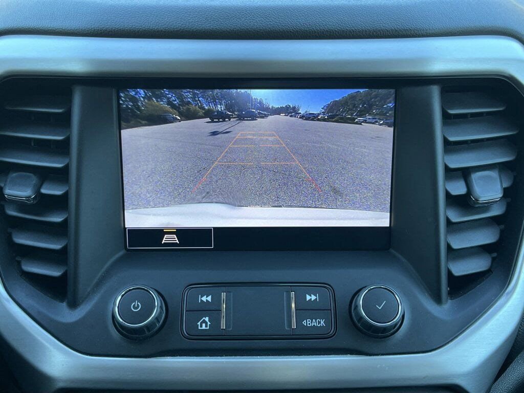 Used 2023 GMC Acadia SLT image 3