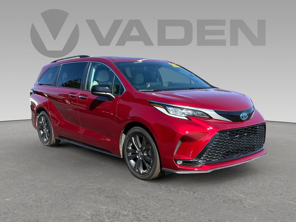Used 2023 Toyota Sienna XSE image 1