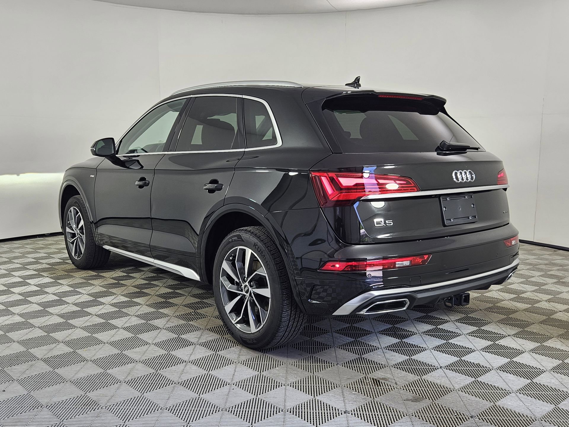 Certified 2023 Audi Q5 2.0T Premium Plus w/ Premium Plus Package AWD/4WD image 5