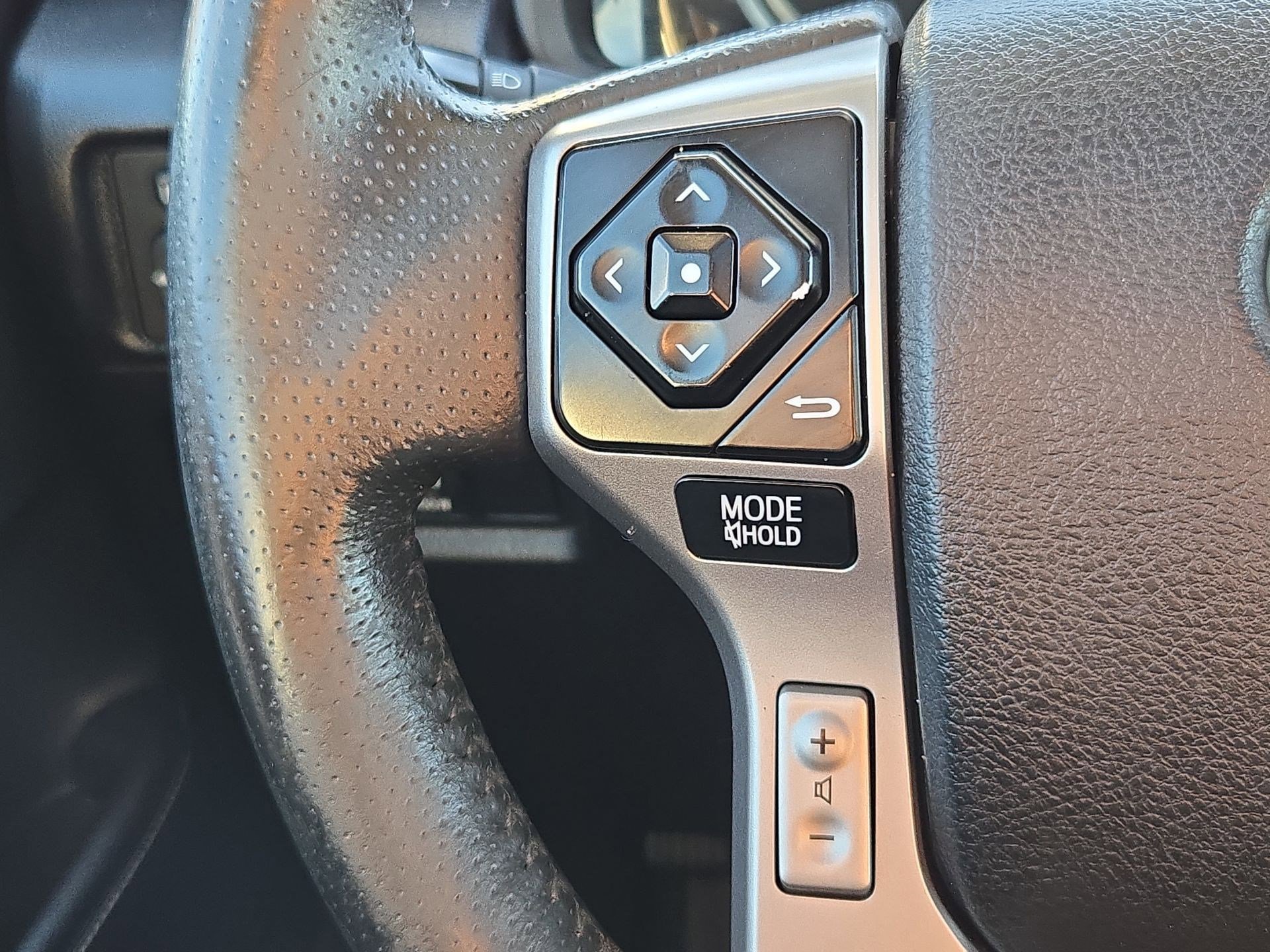 Used 2018 Toyota 4Runner SR5 Premium image 17