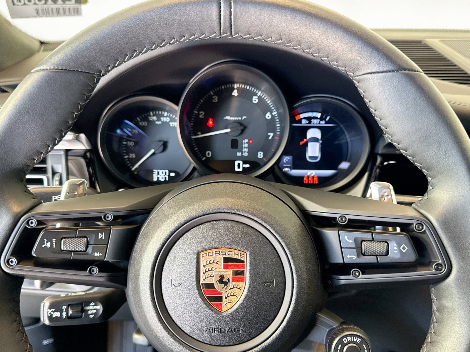 Used 2025 Porsche Macan Turbo image 14