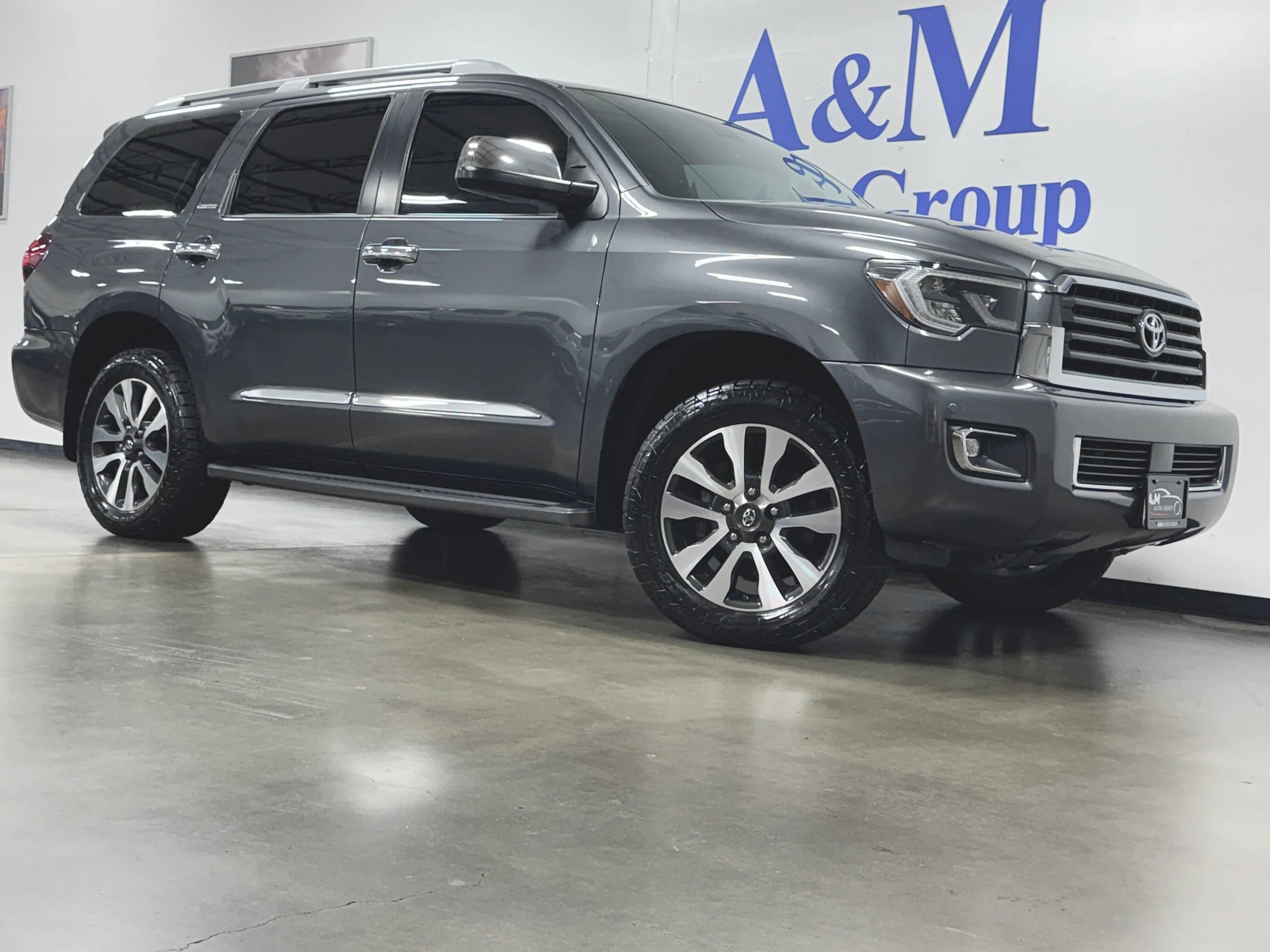 Used 2019 Toyota Sequoia Limited w/ Safety & Convenience Package AWD/4WD image 2