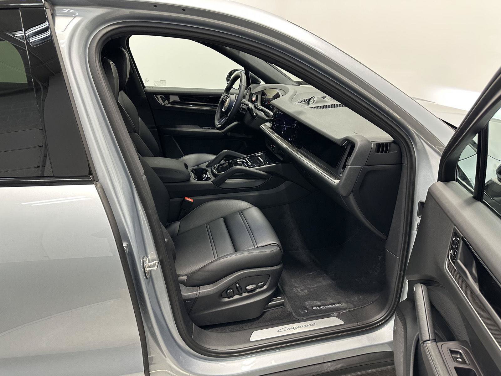 New 2026 Porsche Cayenne Coupe AWD/4WD image 44