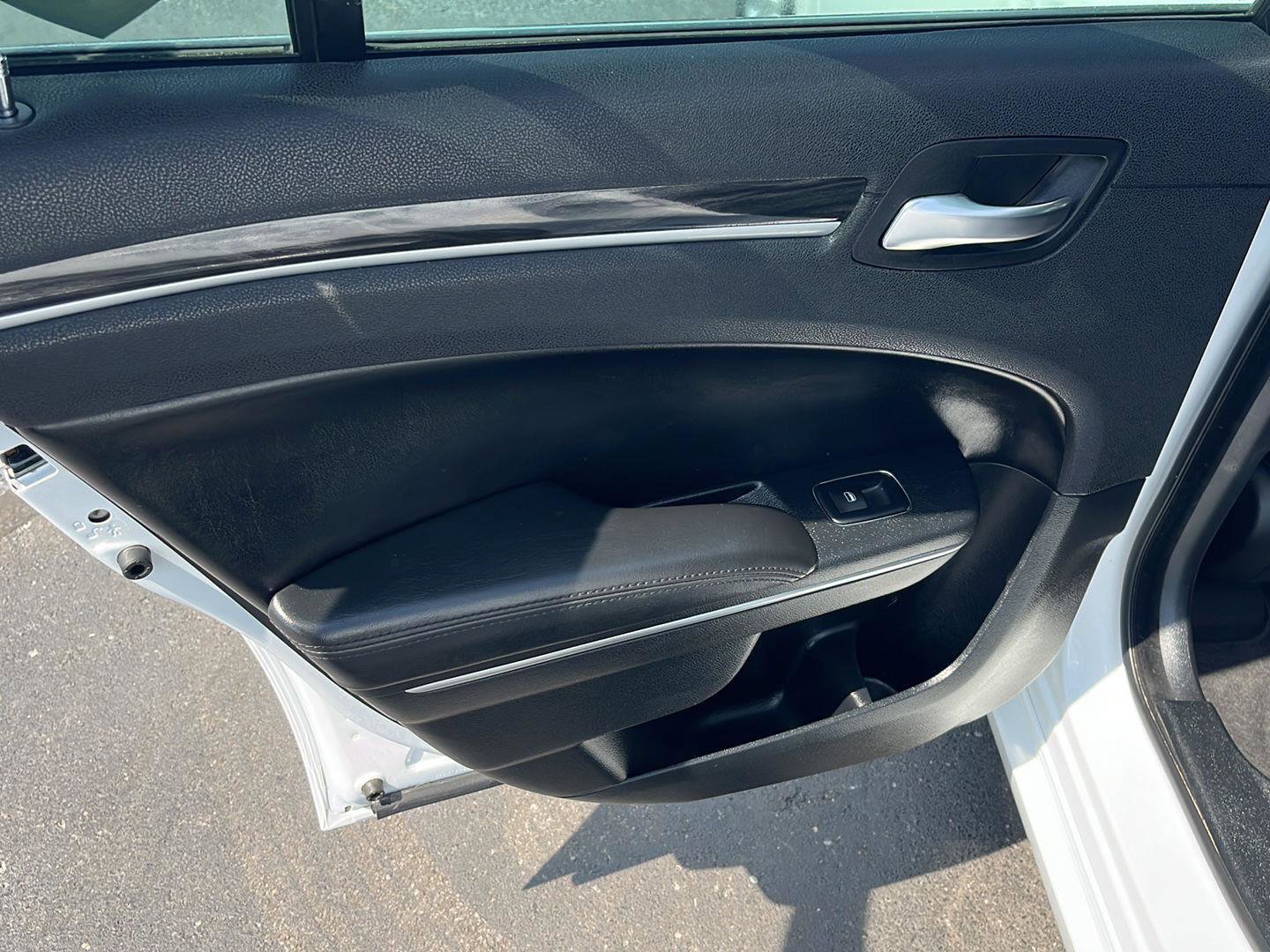 Used 2017 Chrysler 300 Limited w/ Value Package RWD image 22