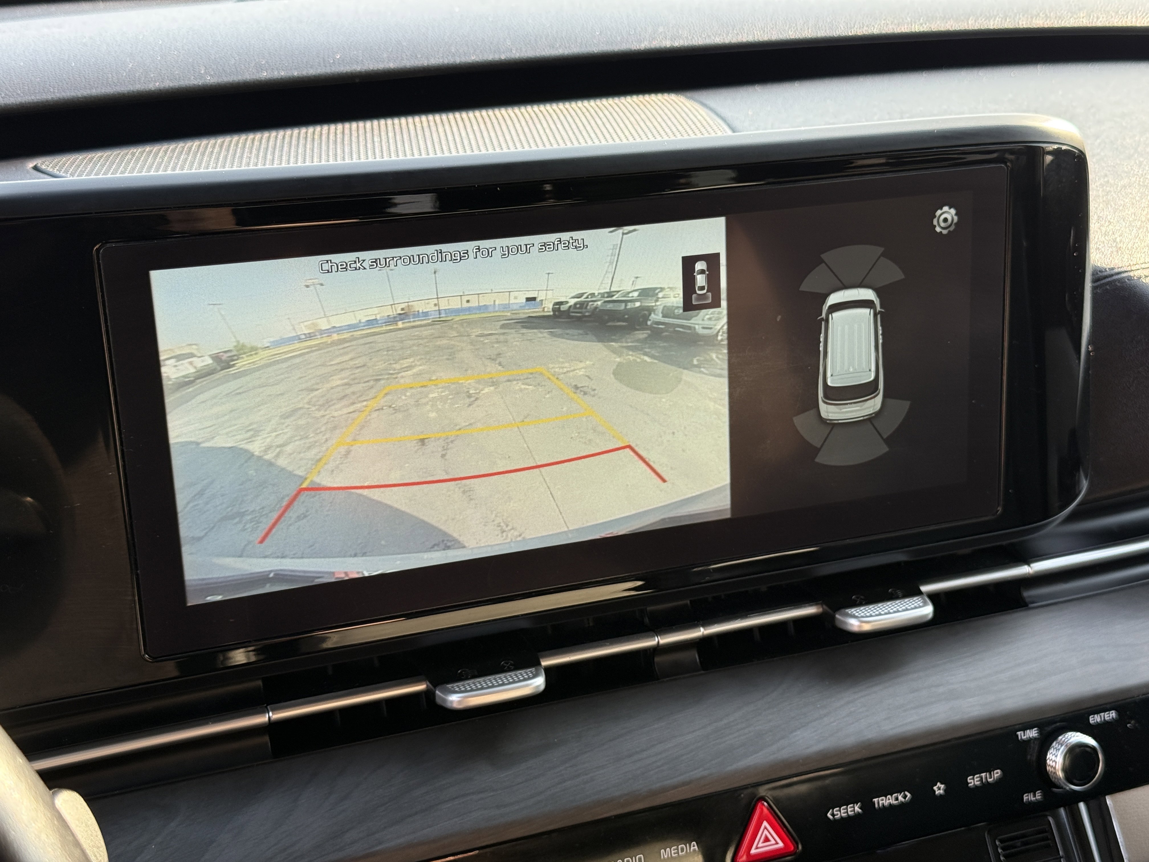 Used 2022 Kia Carnival EX image 22