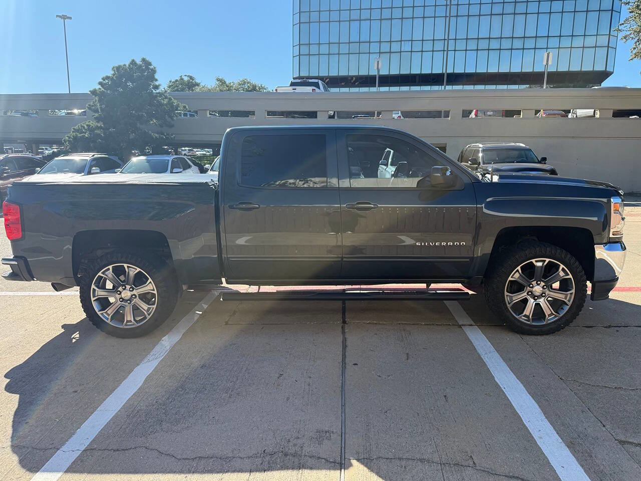 Used 2018 Chevrolet Silverado 1500 LT w/ LT Eassist Package image 7