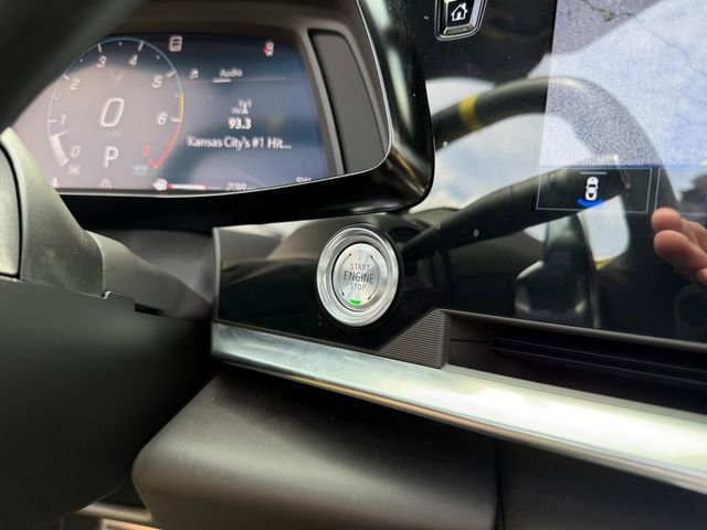 Used 2021 Chevrolet Corvette Stingray w/ Z51 Performance Package image 32