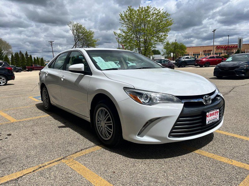 Used 2017 Toyota Camry LE FWD image 3