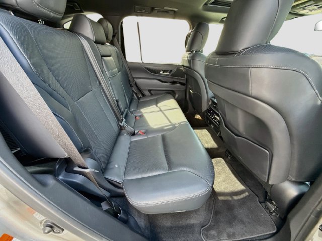 Used 2024 Lexus LX 600 4WD w/ Appearance Package image 28