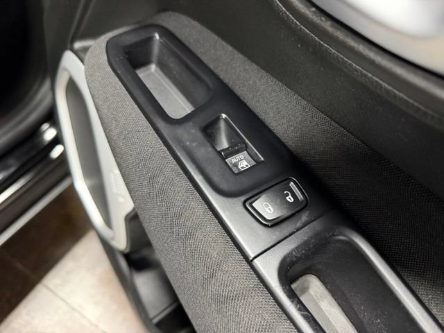 Used 2019 Jeep Renegade Latitude FWD image 25
