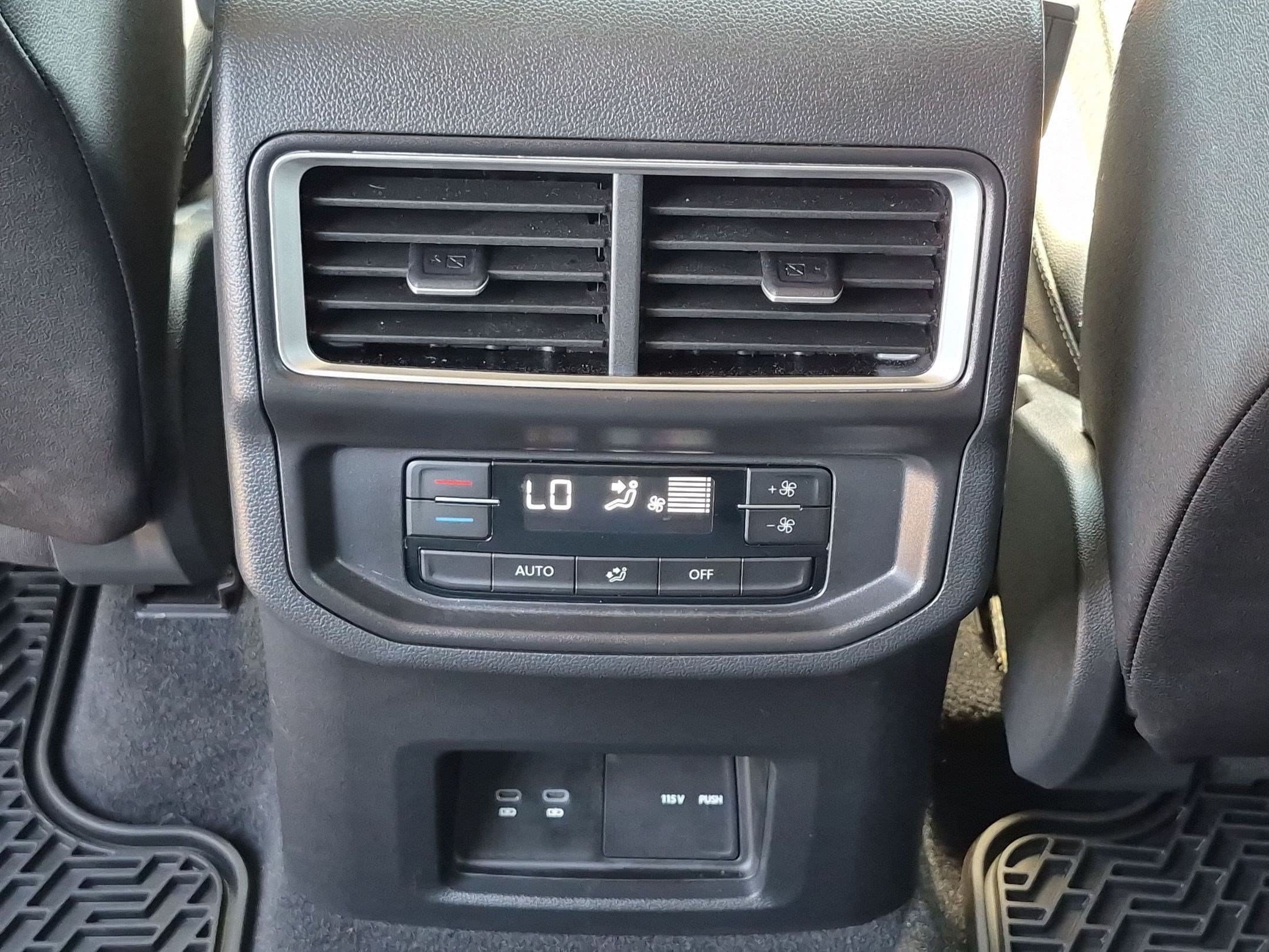 Used 2026 Volkswagen Atlas SE AWD/4WD image 31