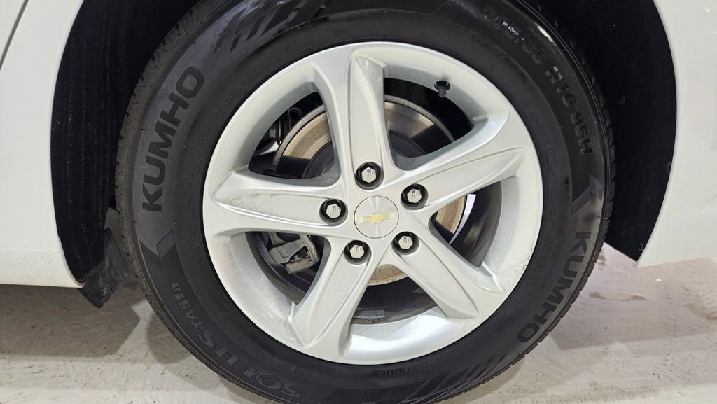 Used 2021 Chevrolet Malibu LS w/ Driver Confidence Package II image 9