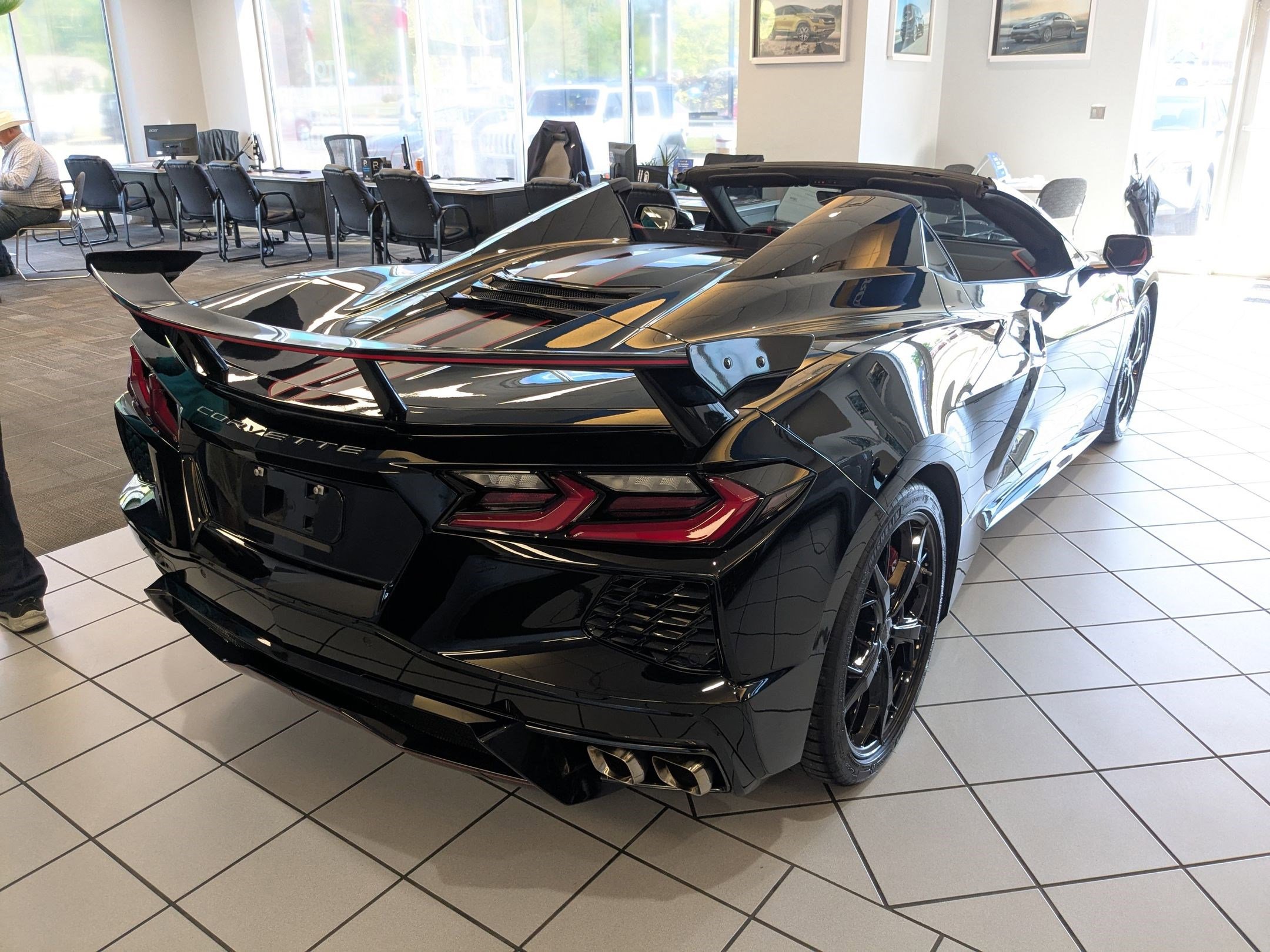 Used 2024 Chevrolet Corvette Stingray Premium Conv w/ Z51 Performance Package image 2