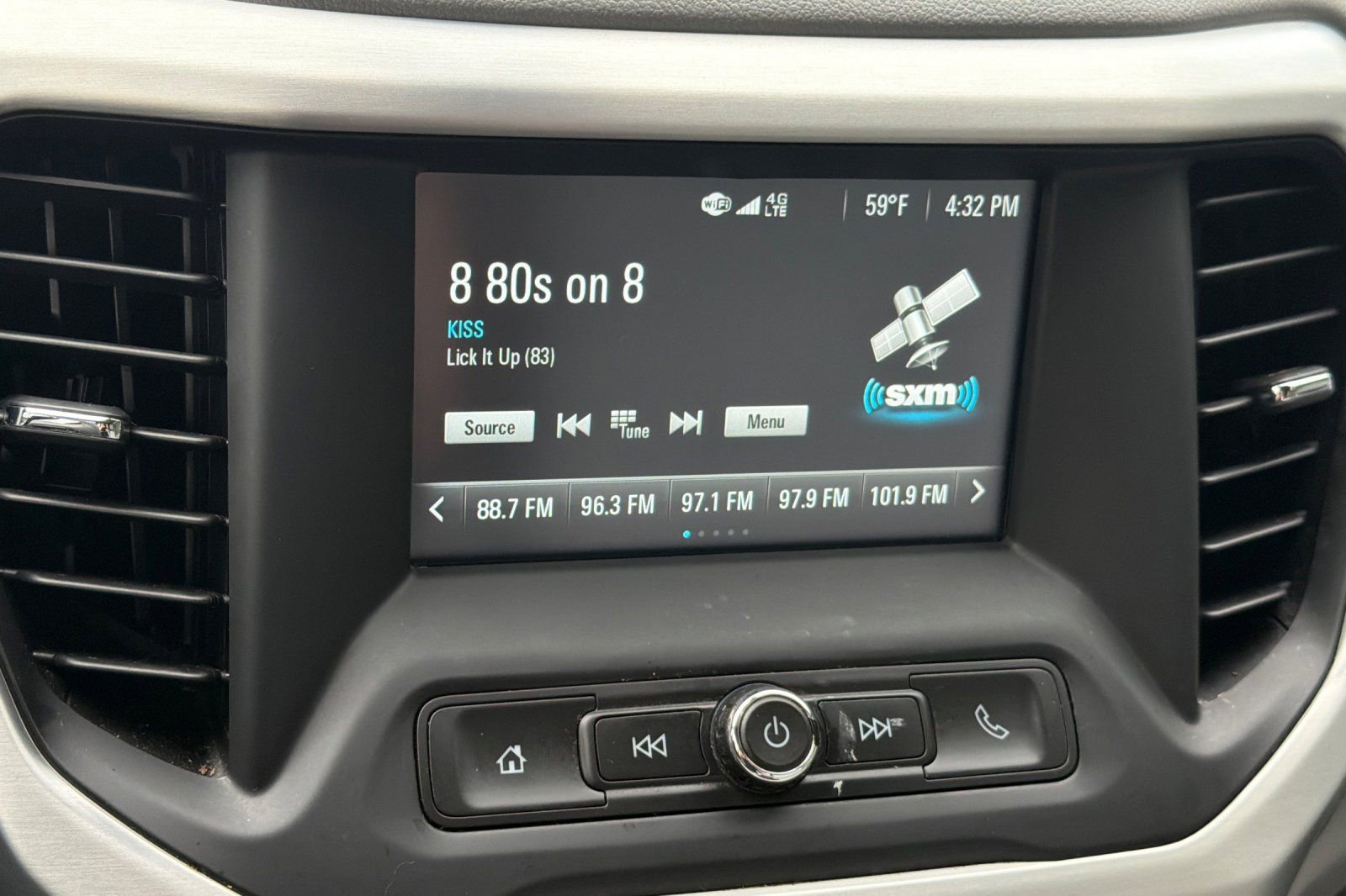Used 2019 GMC Acadia SLE FWD image 16