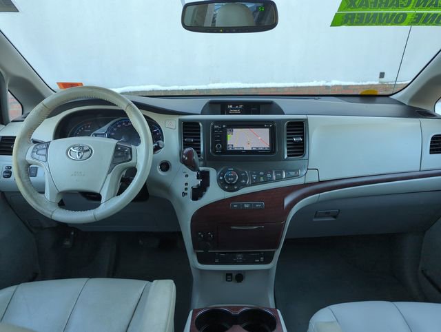 Used 2013 Toyota Sienna XLE w/ Entertainment Pkg image 15