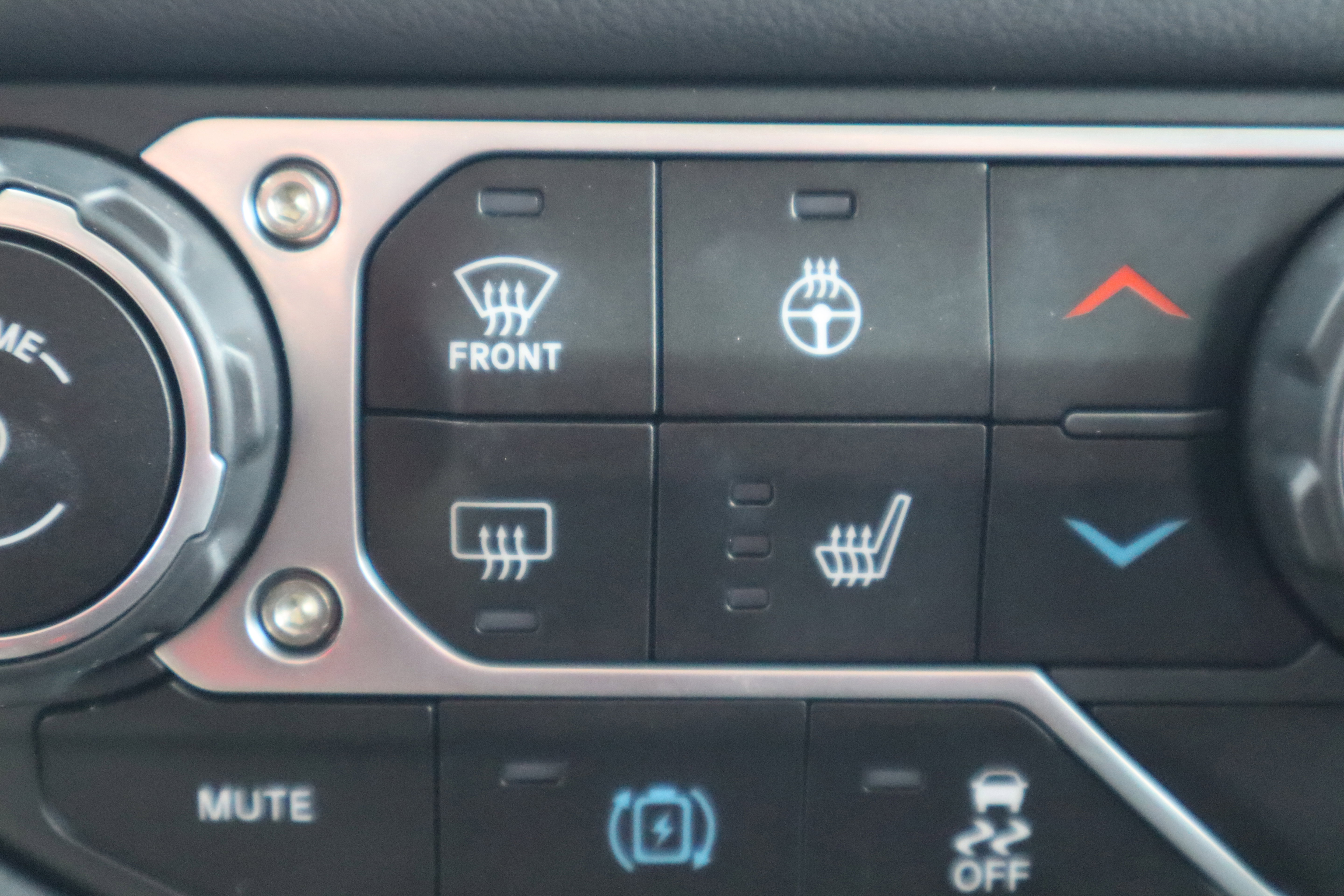 Used 2025 Jeep Wrangler Sahara image 25