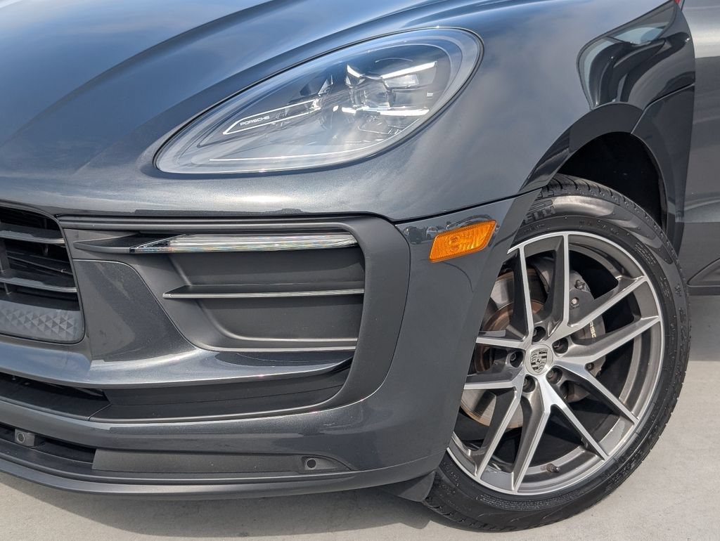 Certified 2024 Porsche Macan AWD/4WD image 10