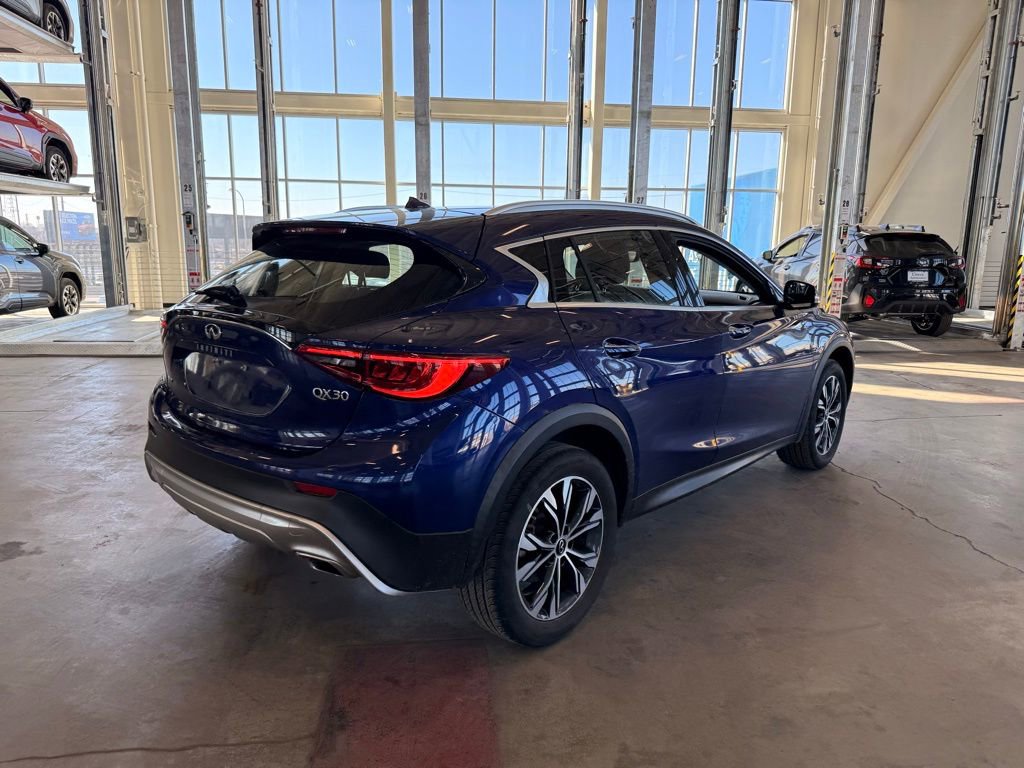 Used 2018 INFINITI QX30 Premium w/ Cargo Package image 3