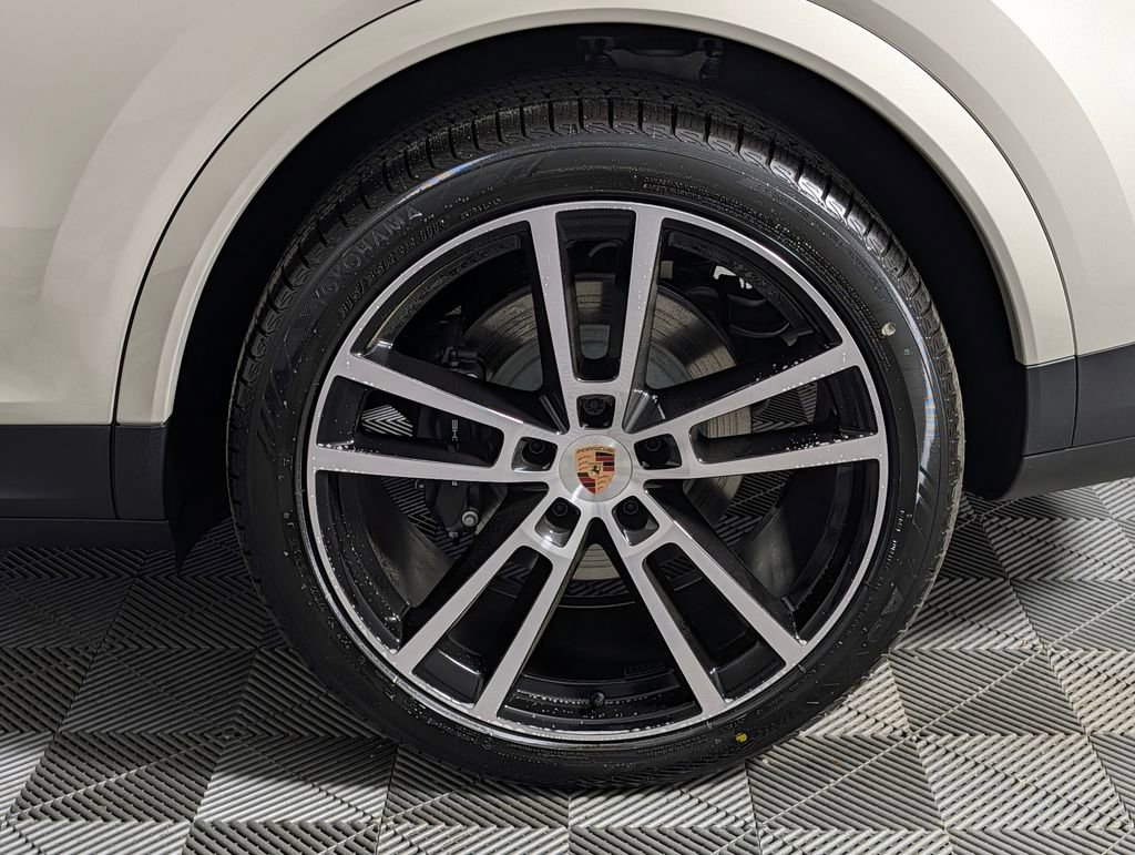 New 2026 Porsche Cayenne Coupe image 12