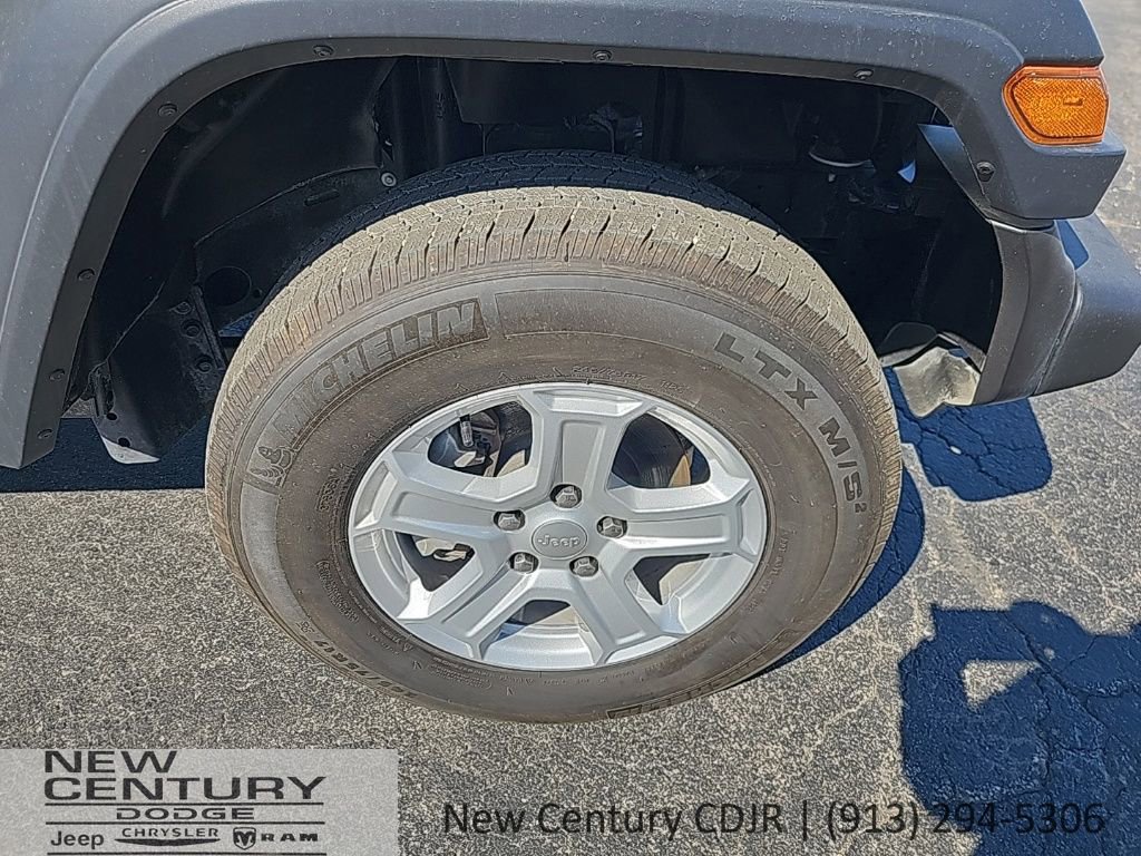 Used 2023 Jeep Wrangler Sport S image 12
