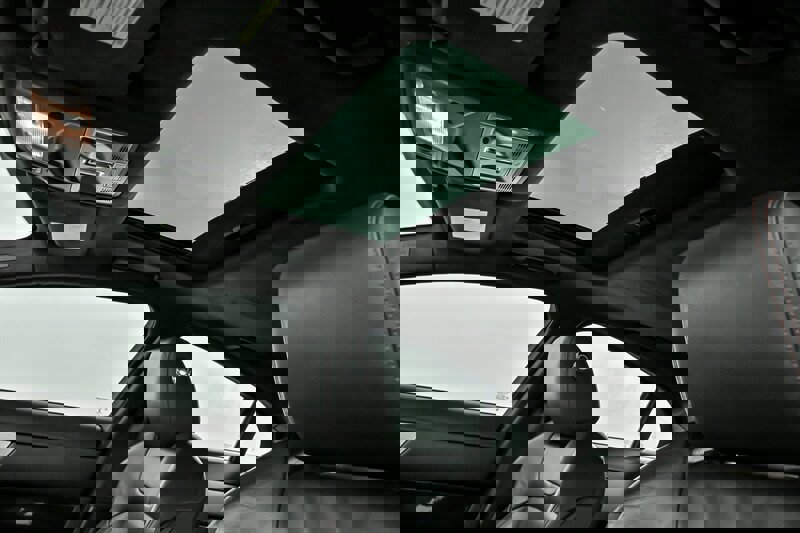 Used 2015 Jaguar XF Portfolio image 21