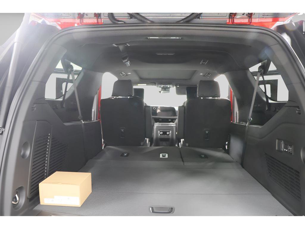 New 2026 Chevrolet Suburban Premier image 30