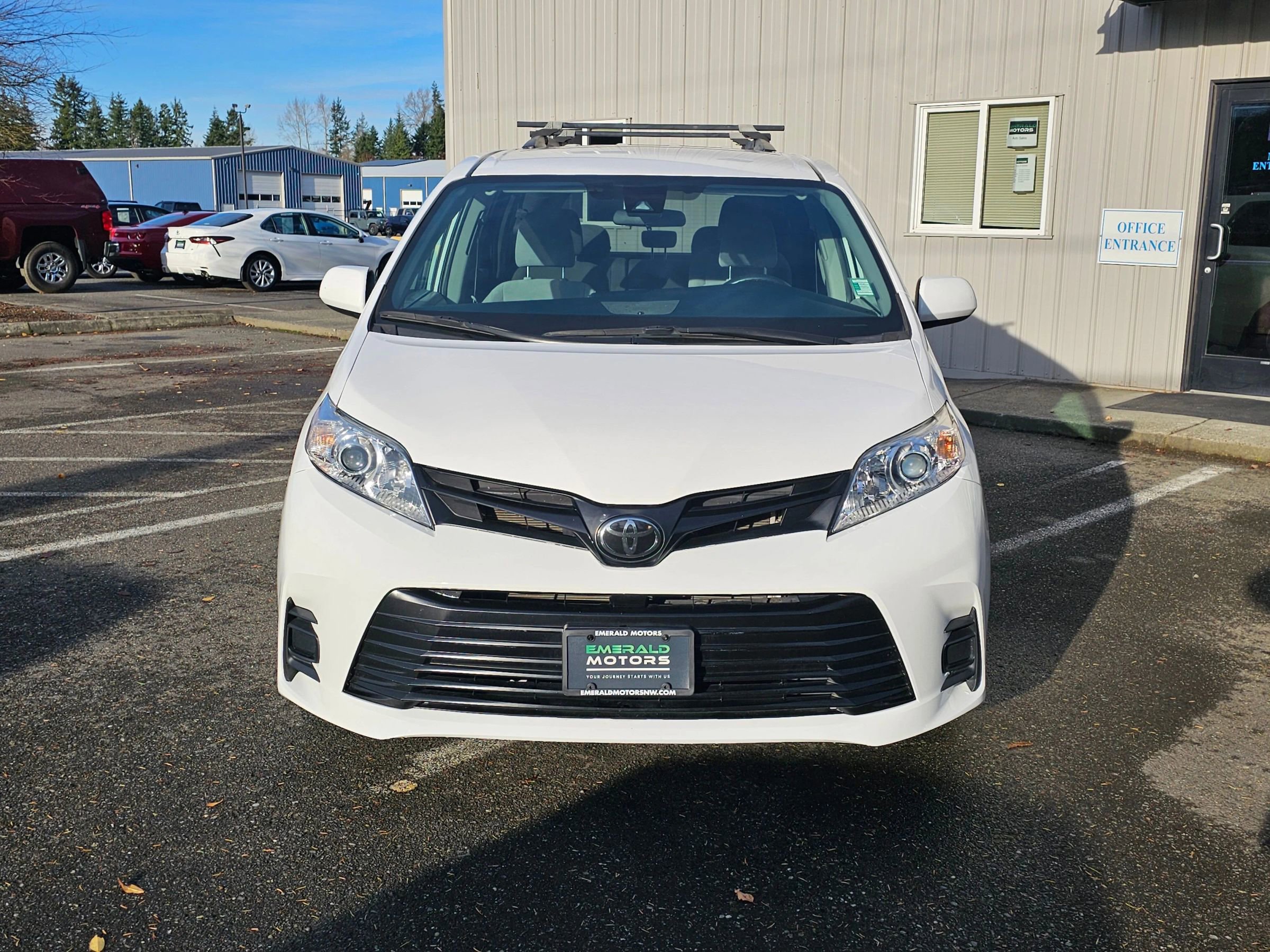 Used 2020 Toyota Sienna L image 8