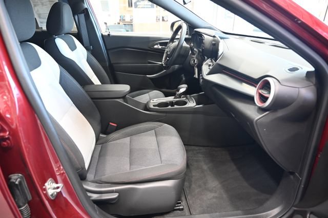 Used 2024 Chevrolet Trax RS w/ Driver Confidence Package FWD image 10