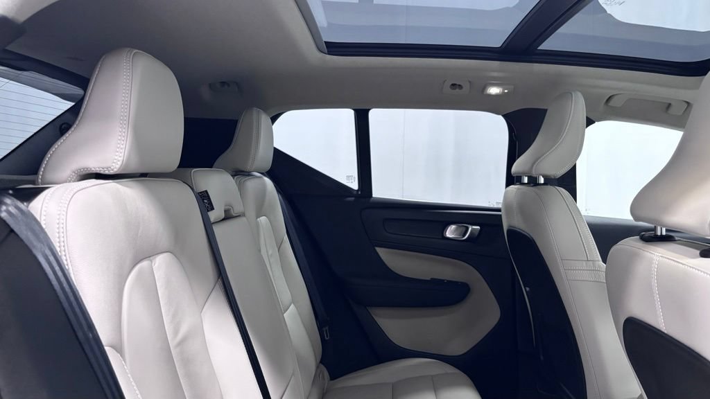 Certified 2023 Volvo XC40 B5 Ultimate w/ Protection Package Premier AWD/4WD image 25