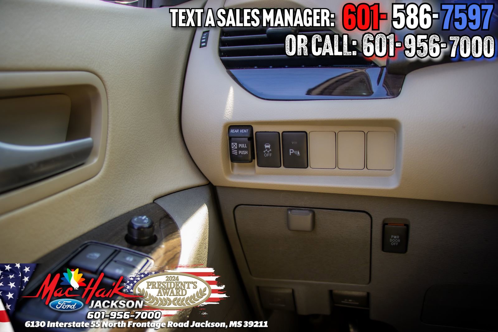 Used 2019 Toyota Sienna XLE w/ XLE Navigation Package FWD image 17