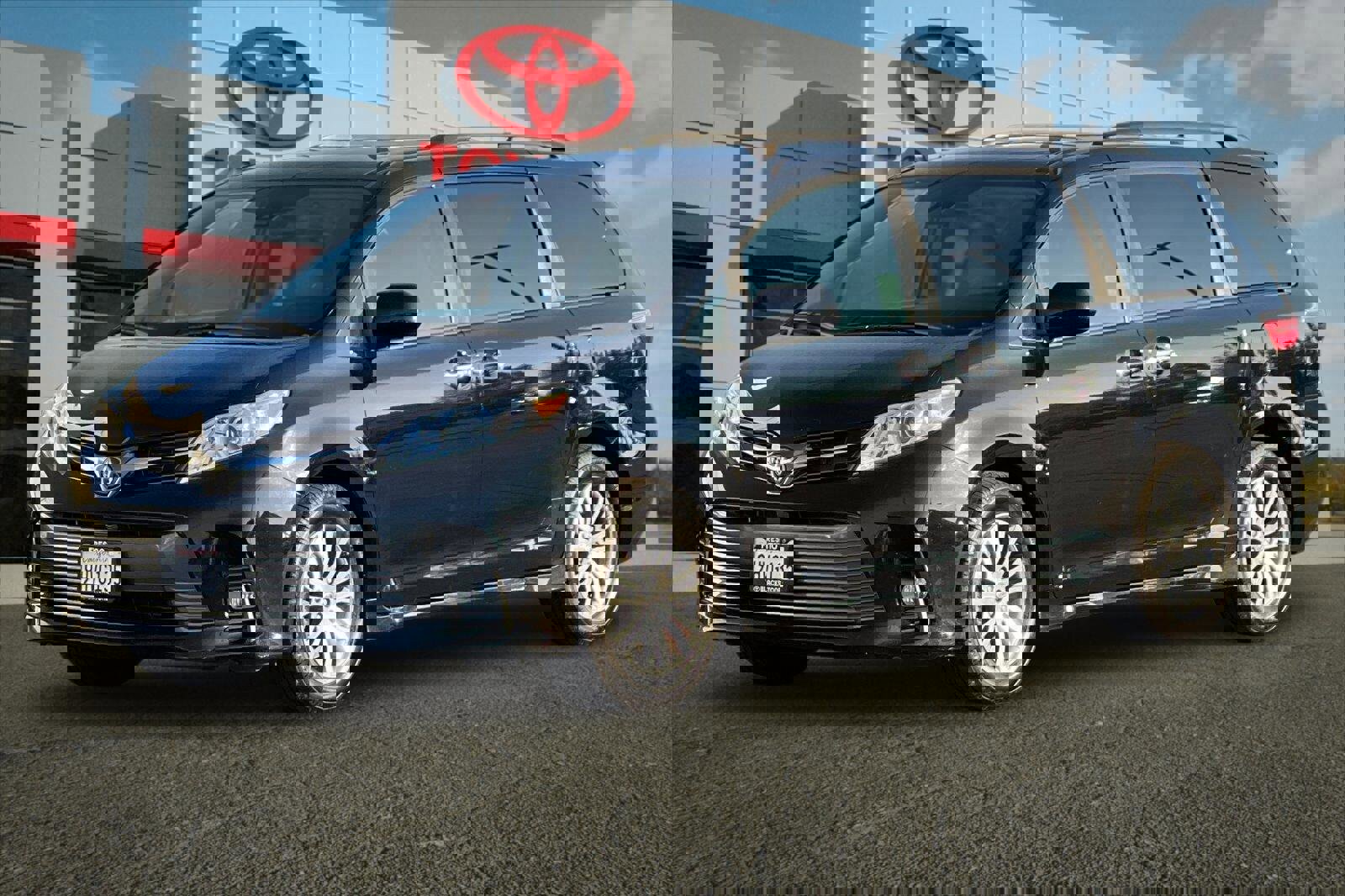 Used 2020 Toyota Sienna XLE image 7