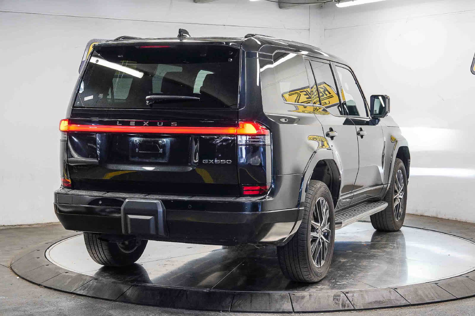 Used 2024 Lexus GX 550 w/ Accessory Package (Z1) AWD/4WD image 4