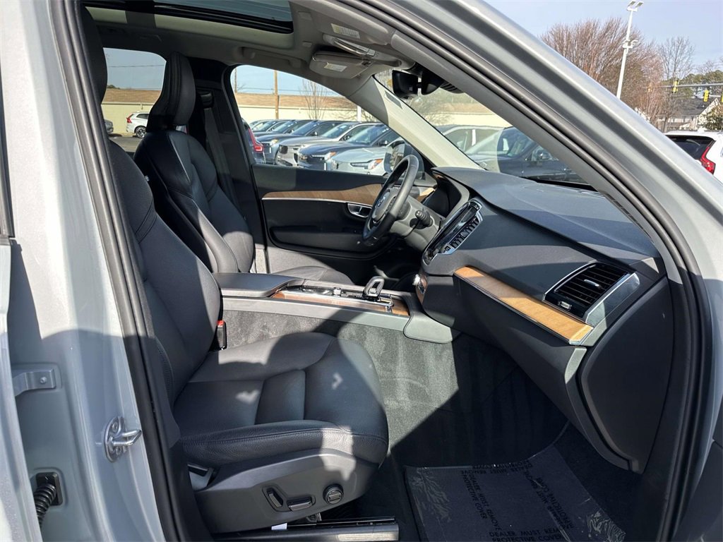Used 2024 Volvo XC90 B5 Plus image 12