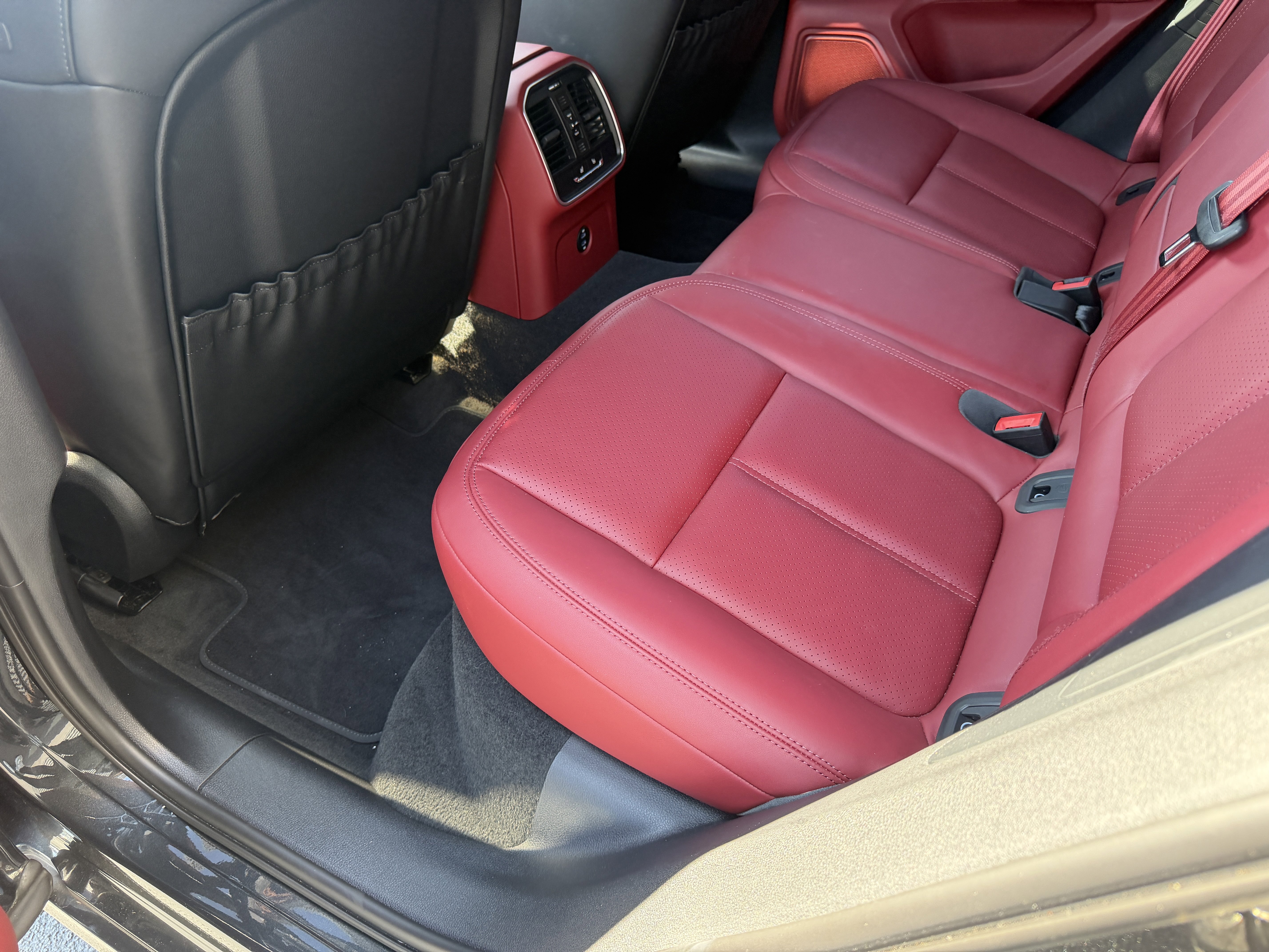 Certified 2023 Porsche Macan S AWD/4WD image 20