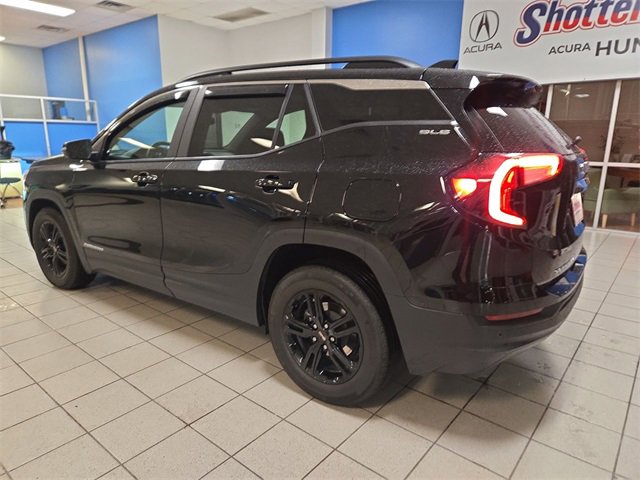 Used 2024 GMC Terrain SLE w/ Driver Convenience Package image 6