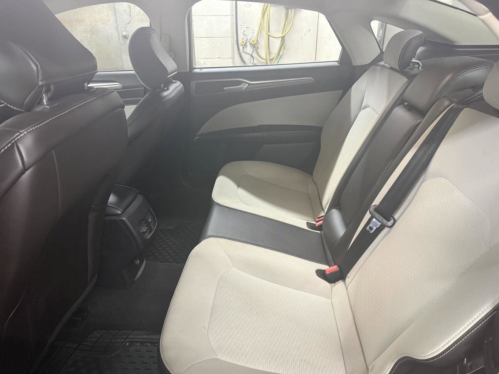 Used 2020 Ford Fusion SE w/ Equipment Group 151A image 21