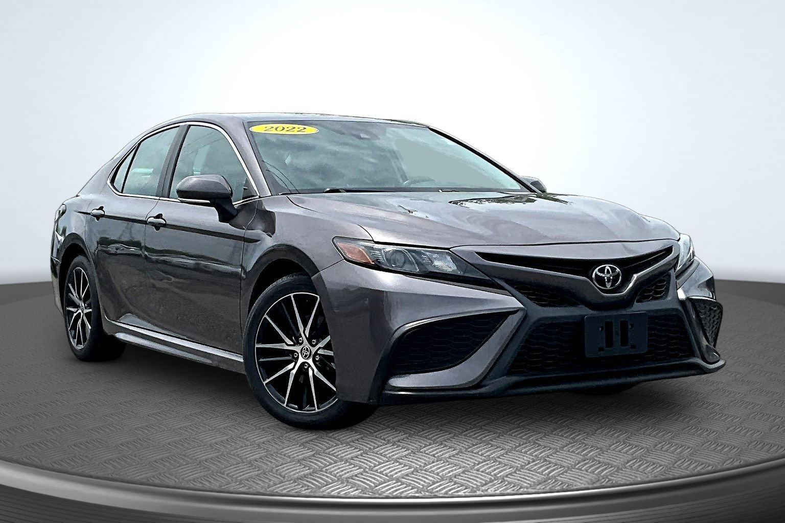 Used 2022 Toyota Camry SE FWD image 3