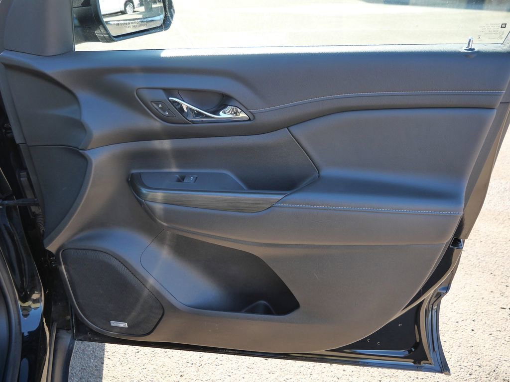 Used 2023 GMC Acadia SLT image 13